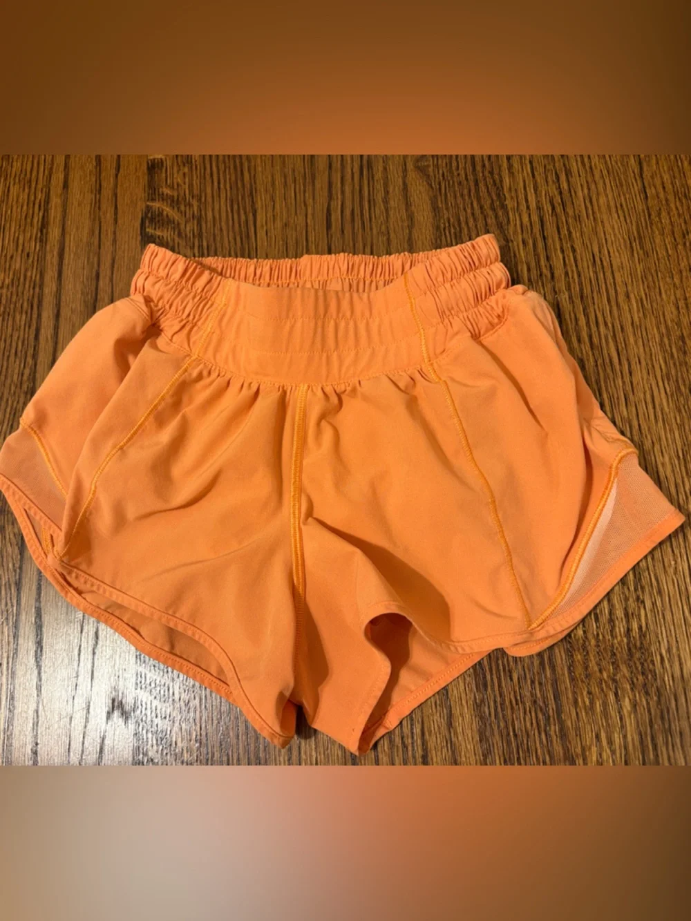 Lululemon hotty hot short, sz 0 - Picture 1 of 2